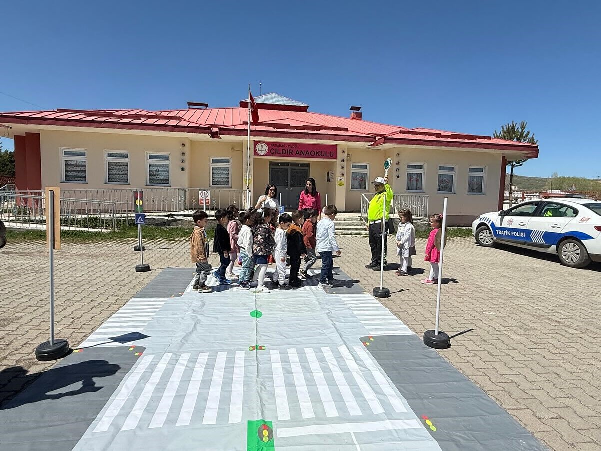&Ccedil;ıldır&rsquo;da anaokulu &ouml;ğrencilerine trafik eğitimi
