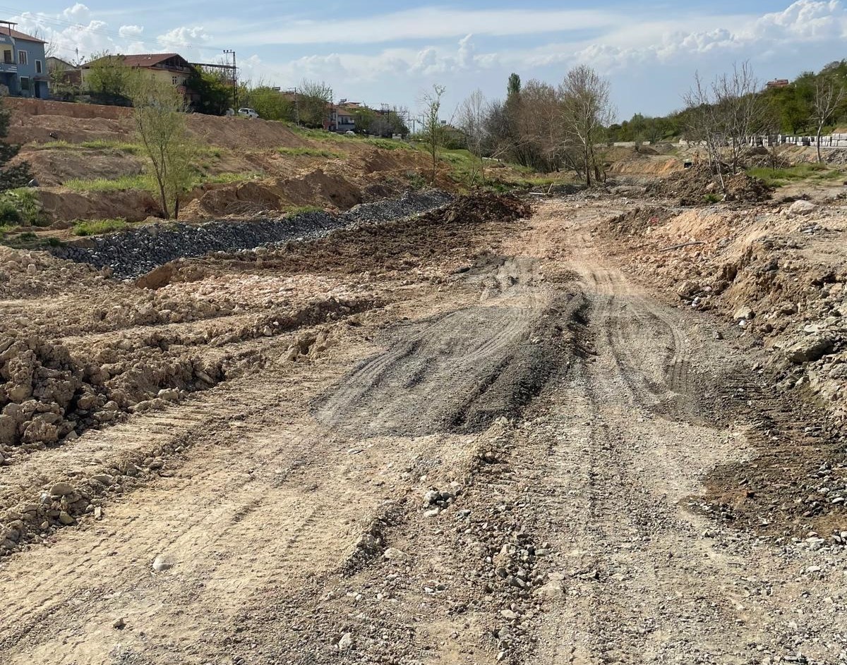 Başkan Taşkın, Çınarpark alanında incelemelerde bulundu