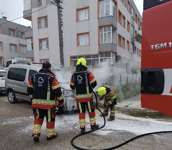 Bandırma’da araç yangını korkuttu