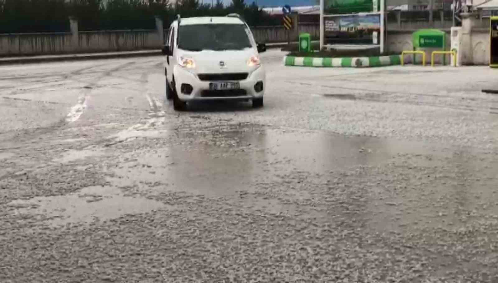 Dolu yağışı Kars’ı beyaza bürüdü