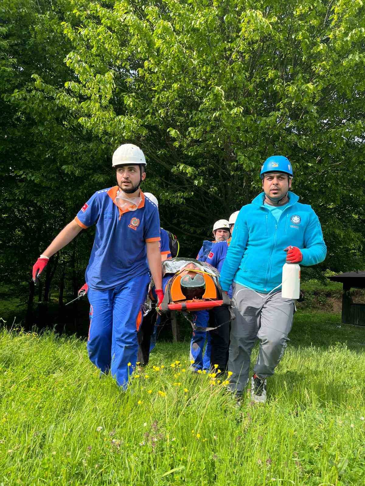 D&uuml;zce&rsquo;de UMKE temel ve medikal kurtarma eğitimi ger&ccedil;ekleştirildi
