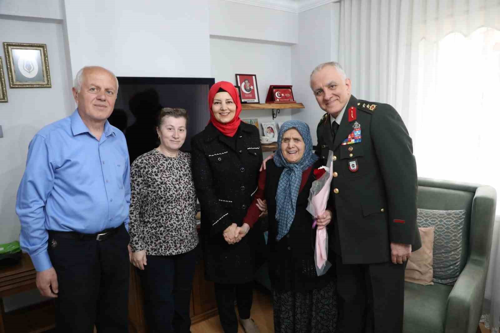Garnizon Komutanı Ala’dan şehit annesine anlamı ziyaret