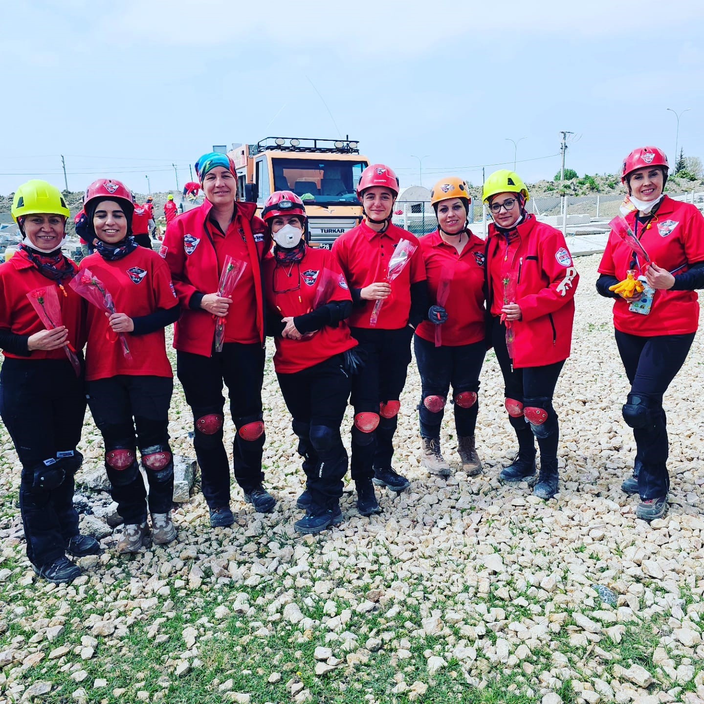 Dorlion Arama Kurtarma Ekibi, Anneler G&uuml;n&uuml;&rsquo;nde fedak&acirc;r &uuml;yelerini unutmadı
