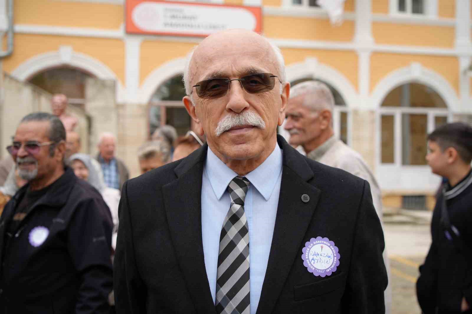 Edirne’de 50 yıl önce mezun olan öğrenciler yeniden buluşmanın mutluluğunu yaşadı