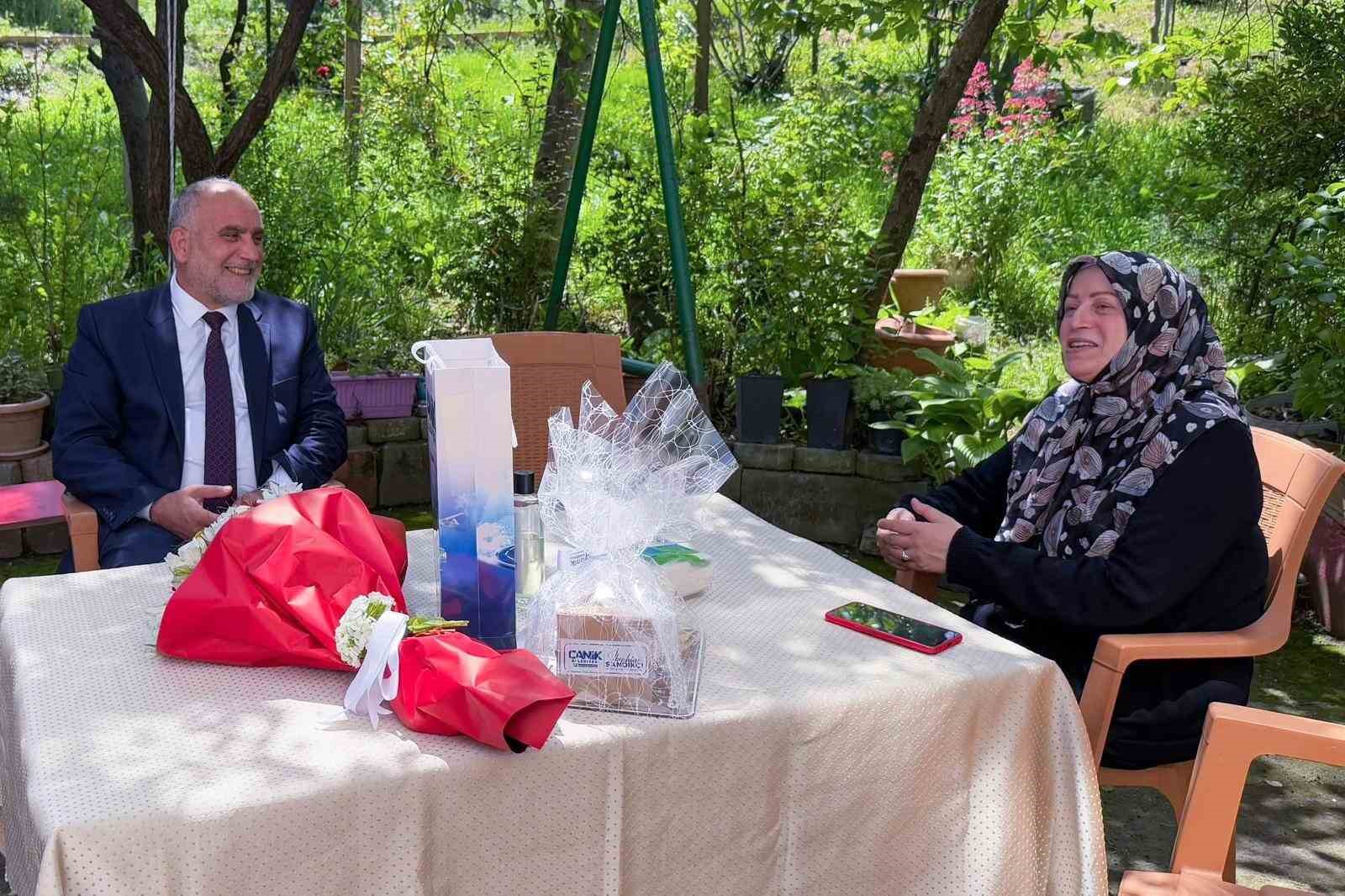 Başkan Sandıkçı’dan şehit annelerine anlamlı ziyaret