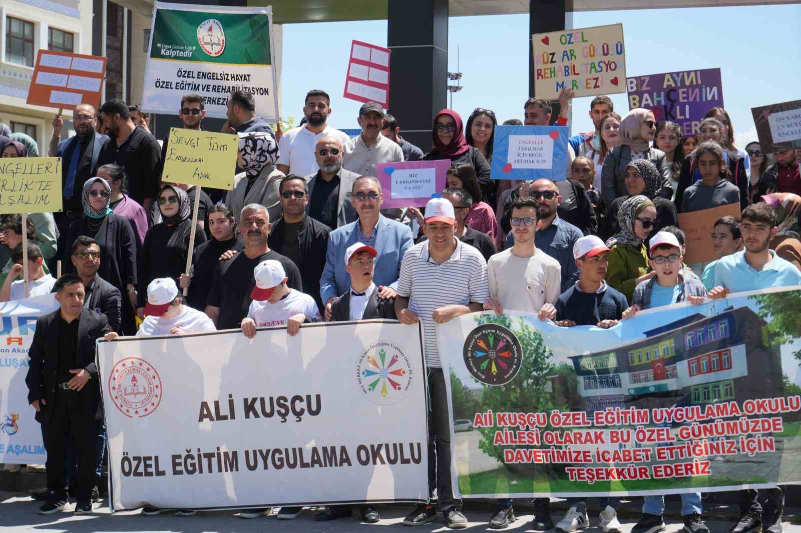 Muş&rsquo;ta &ouml;zel bireyler i&ccedil;in farkındalık y&uuml;r&uuml;y&uuml;ş&uuml; d&uuml;zenlendi
