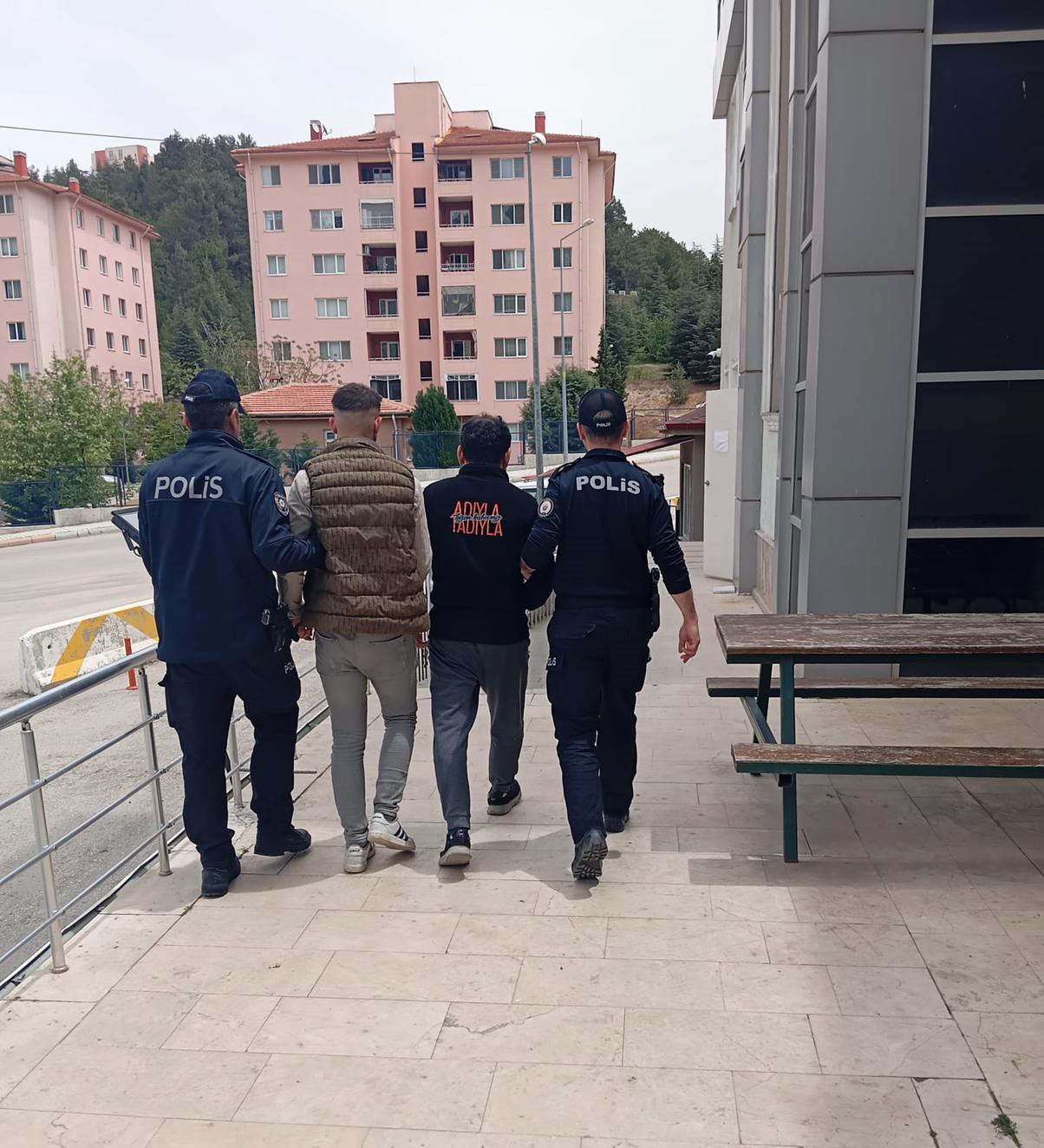 Isparta’da aranan 2 şahıs operasyonla yakalandı