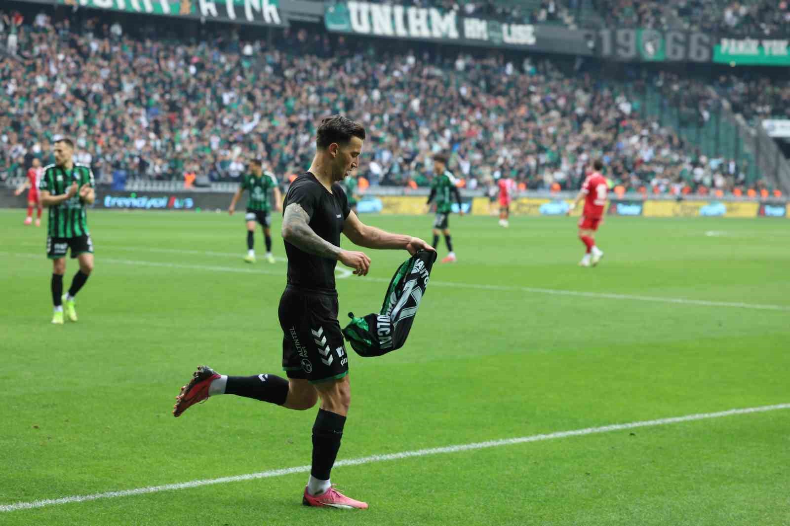Trendyol 1. Lig: Kocaelispor: 4 - Ankara Ke&ccedil;i&ouml;reng&uuml;c&uuml;: 1 (İlk yarı)
