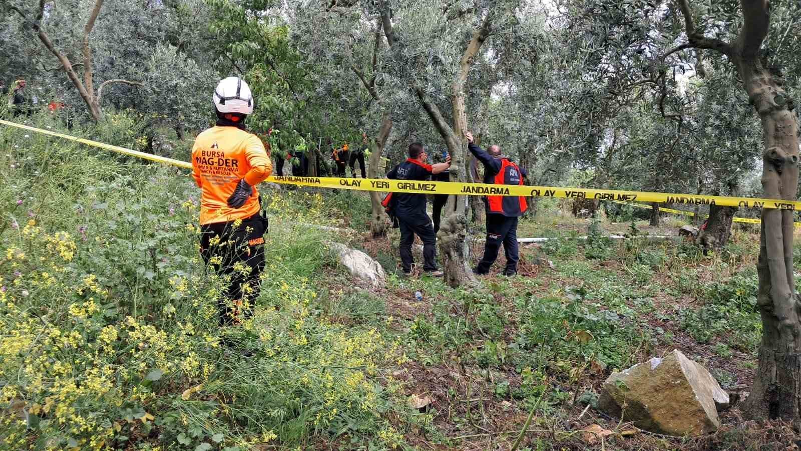 Emekli öğretmen ölü bulundu