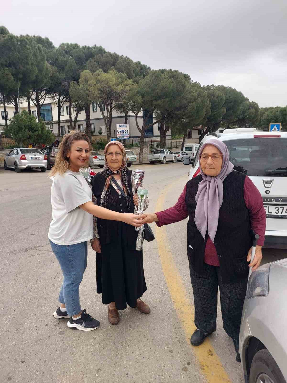 Başkan B&uuml;y&uuml;kyapıcı, anneleri unutmadı
