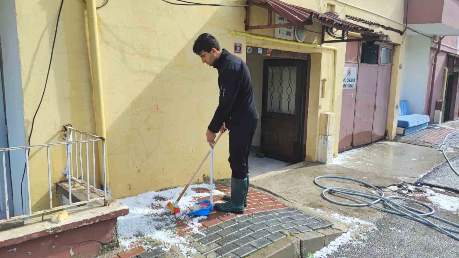 Yozgat&rsquo;ta ceviz b&uuml;y&uuml;kl&uuml;ğ&uuml;nde dolu yağdı
