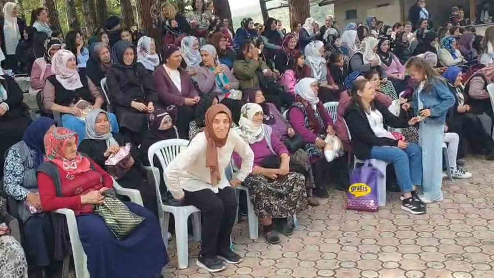 Alpaslan köyünde kadınlardan elektrikli motorlarla "Anneler Günü" konvoyu
