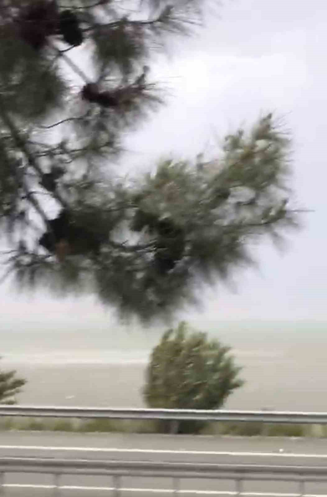 Elazığ’da fırtına etkili oldu