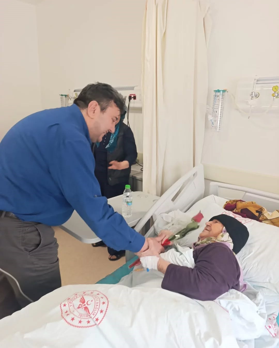 Başkan G&uuml;lmez&rsquo;den anlamlı Anneler G&uuml;n&uuml; ziyareti
