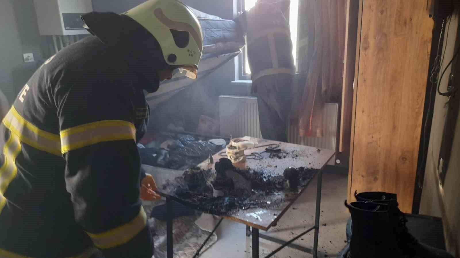 Burdur’da prizde unutulan ütü yangına neden oldu