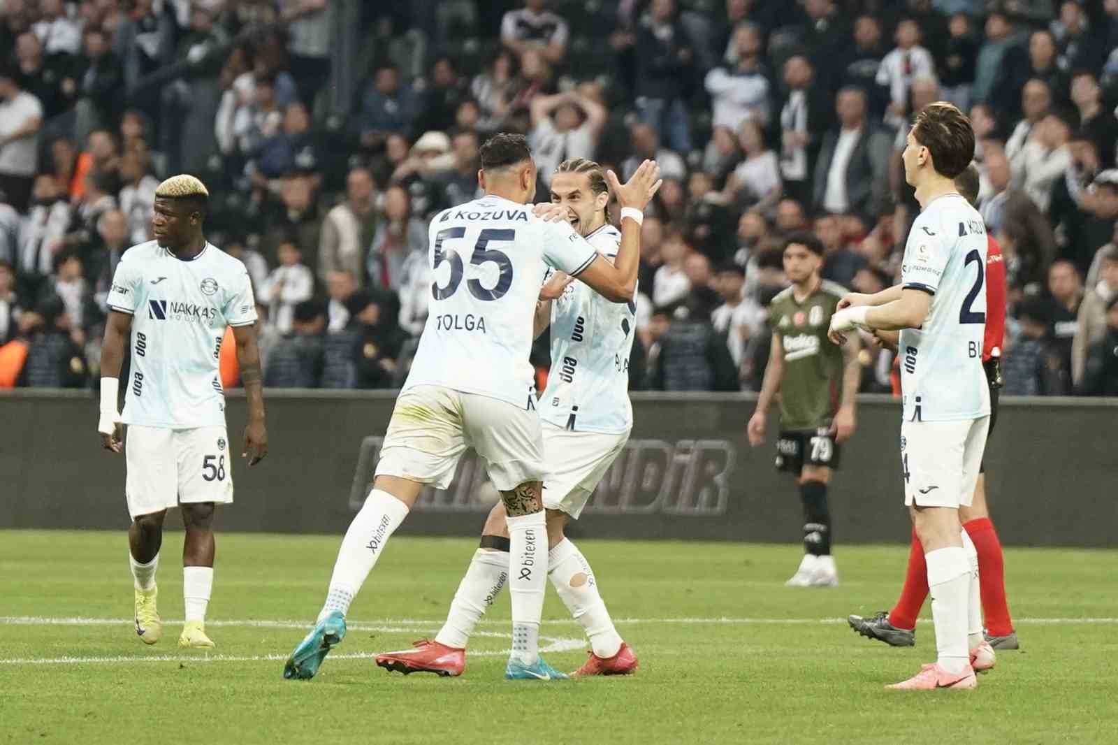Trendyol S&uuml;per Lig: Beşiktaş: 2 - Adana Demirspor: 1 (İlk yarı)
