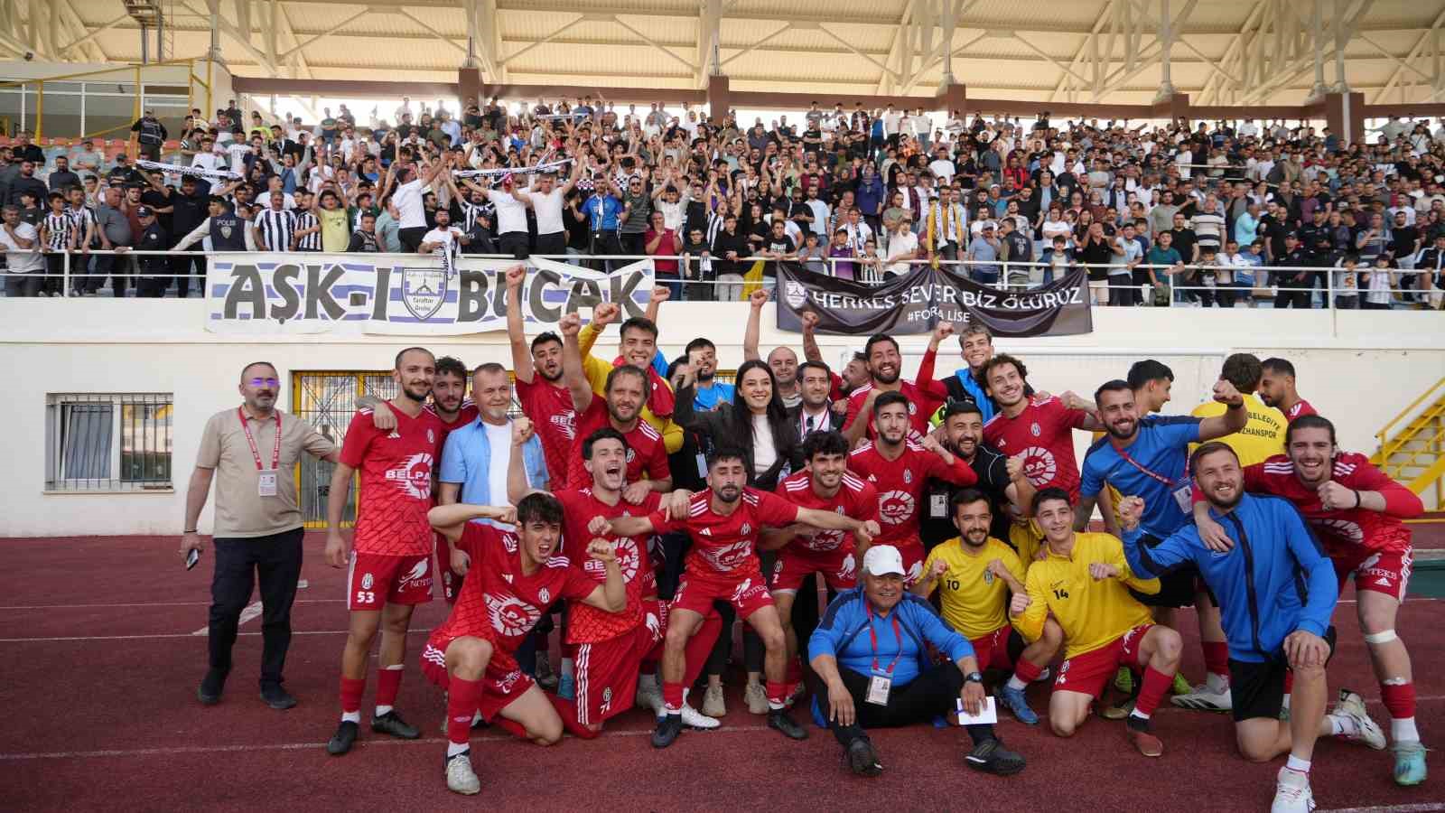 Son dakika gol&uuml; sahayı karıştırdı, olaylara &ccedil;evik kuvvet m&uuml;dahale etti
