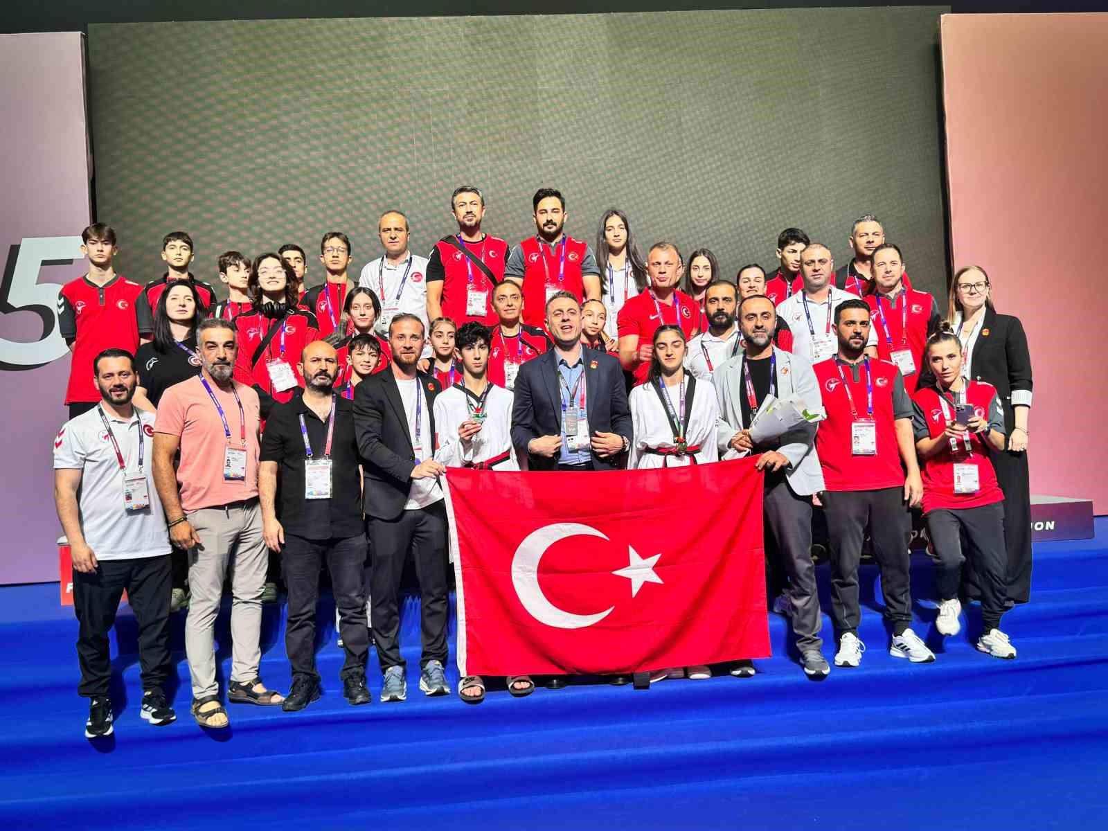 Dünya Yıldızlar Taekwondo Şampiyonası’nda millilerden 2 madalya