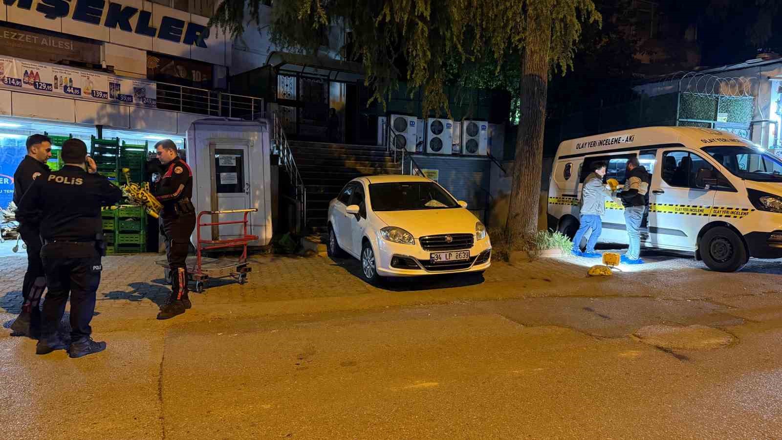 Ataşehir’de 5. kattan düşen genç ağır yaralandı
