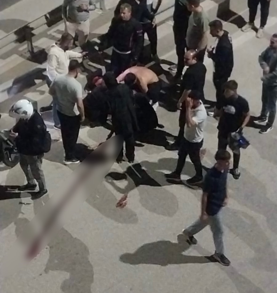 Motosiklet bariyerlere çarptı: 1 ağır yaralı