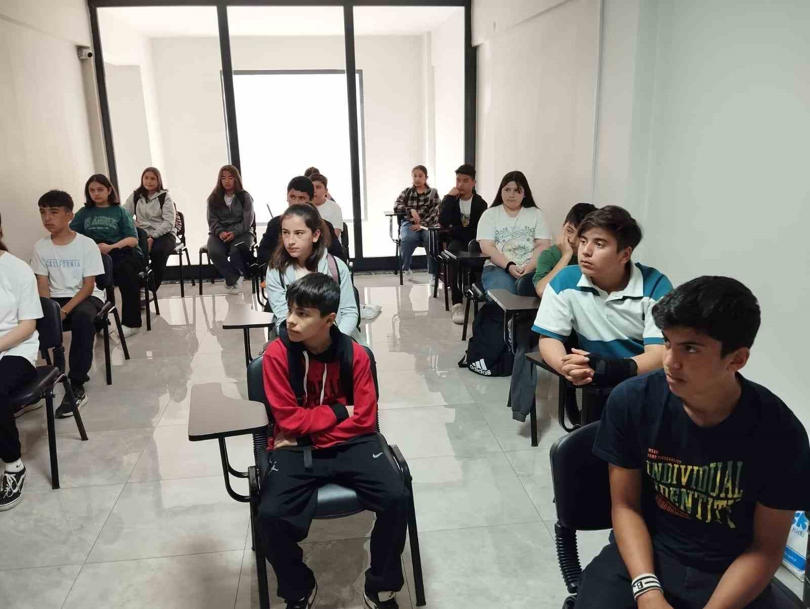Karacasu’da öğrencilere etüt desteği
