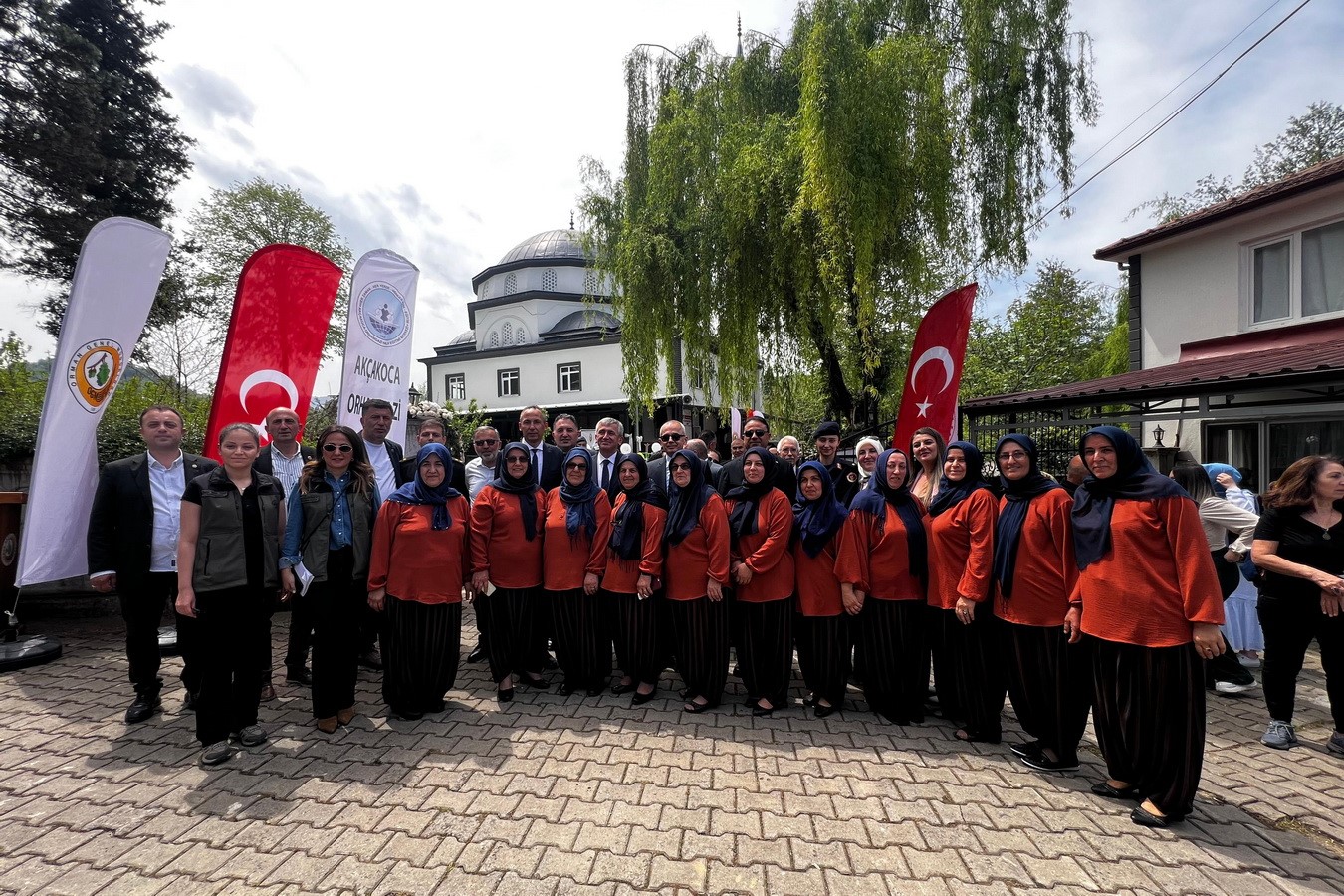 Orman köylüsü 11 kadınlara dikiş makinası