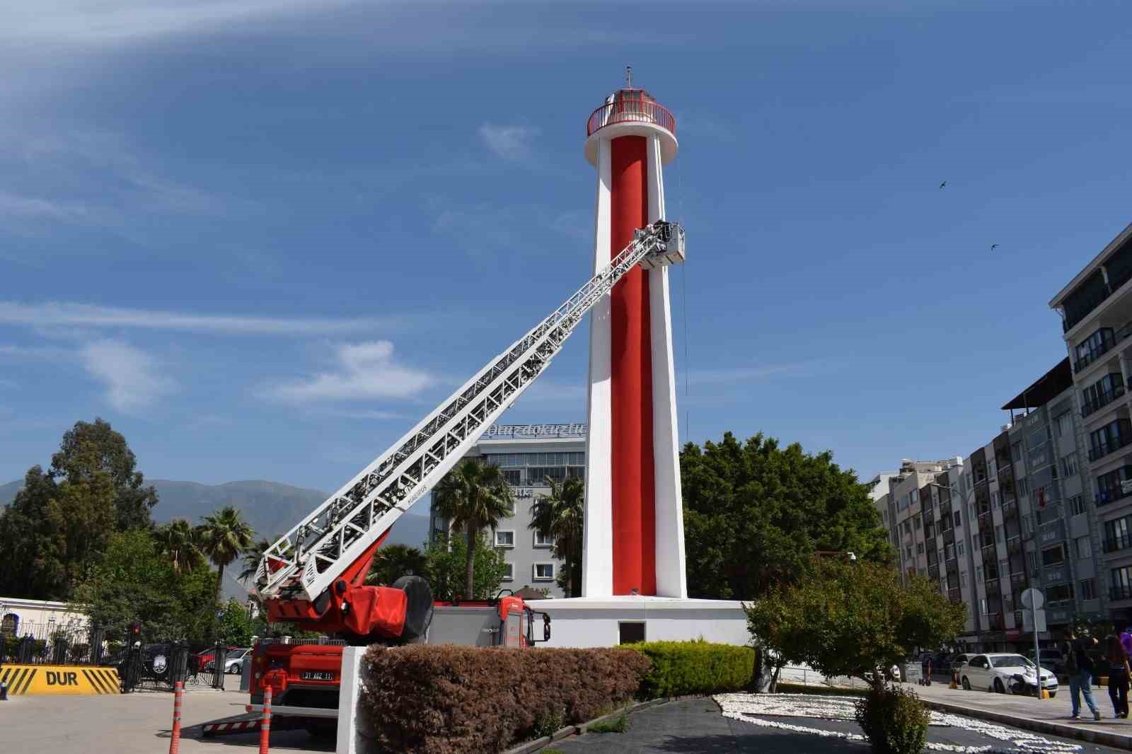 Hatay’ın 161 yıllık fener kulesi ışıklandırıldı
