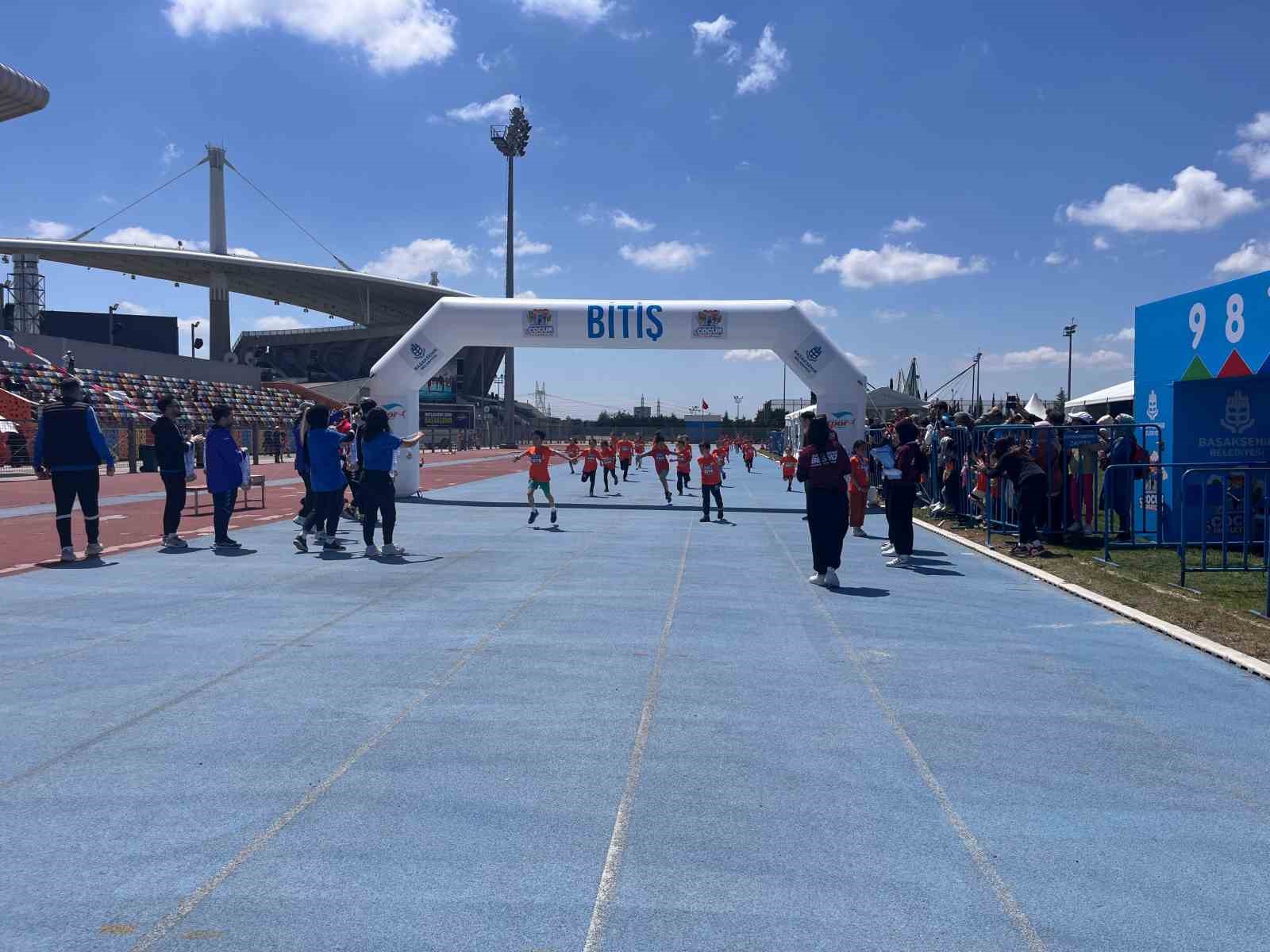 Başakşehir’de çocuk maratonunu renkli görüntülere sahne oldu

