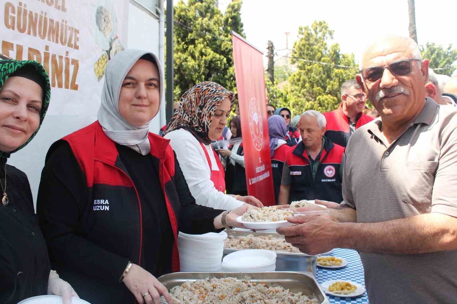Pilav g&uuml;n&uuml; etkinliğinde bir araya geldiler
