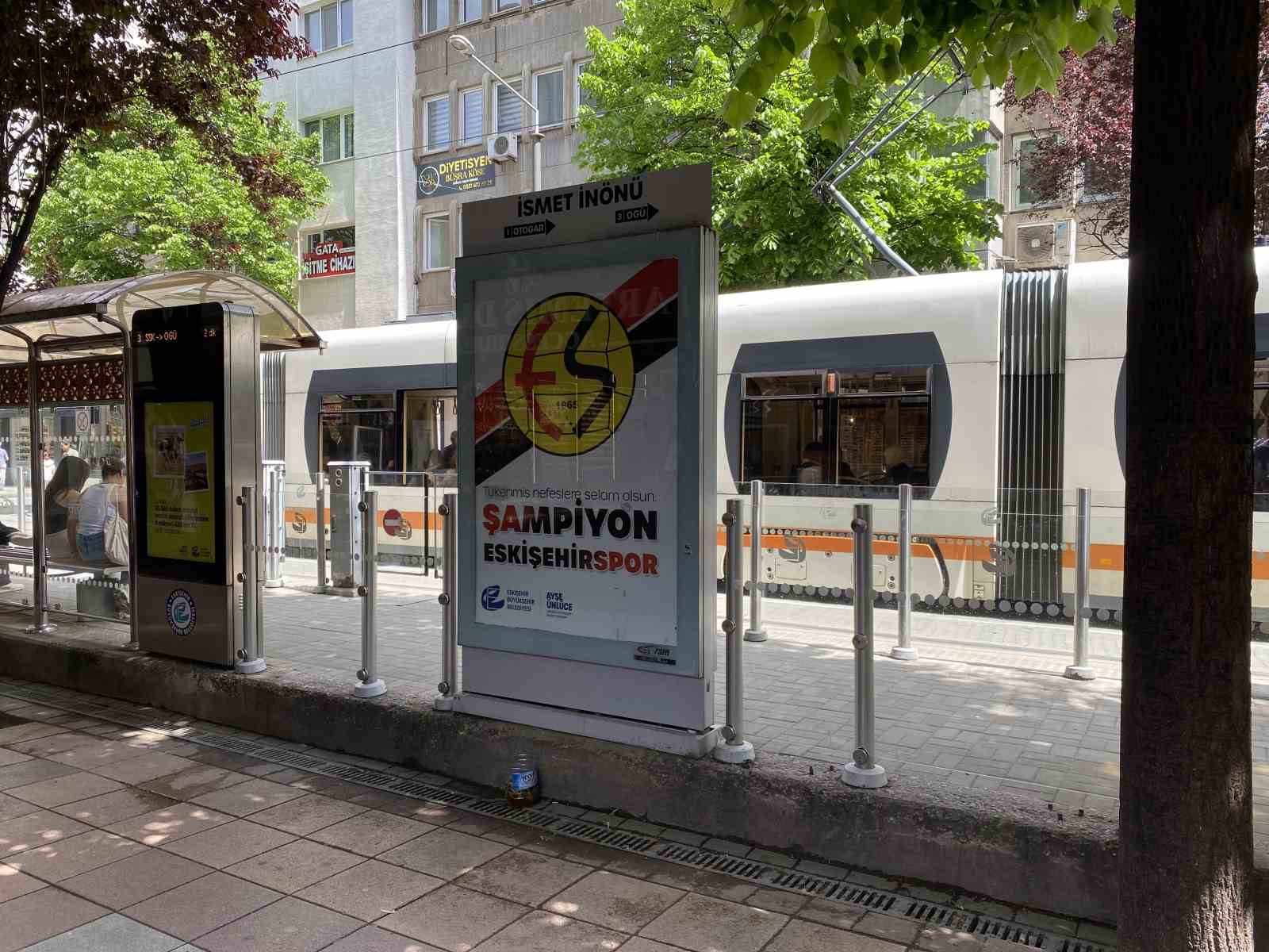 Çeşitli noktalara yerleştirilen Eskişehirspor afişleri beğeni topladı
