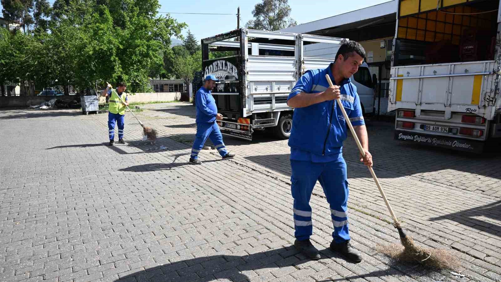 Büyükşehir’in çevre bakım ve temizlik çalışmaları hız kesmiyor
