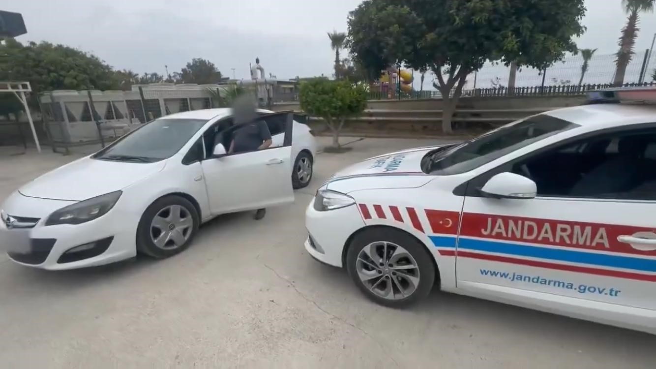 Ters şeritten gitti, sürücü belgesi alındı hastaneye sevk edildi