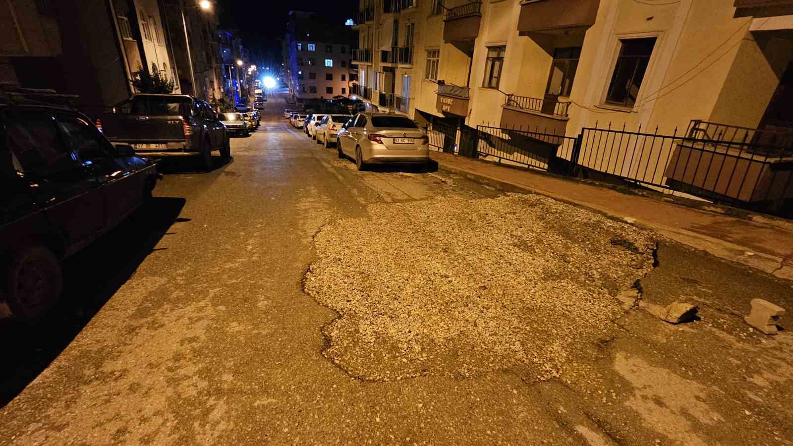 Boyabat’ta yol çöktü
