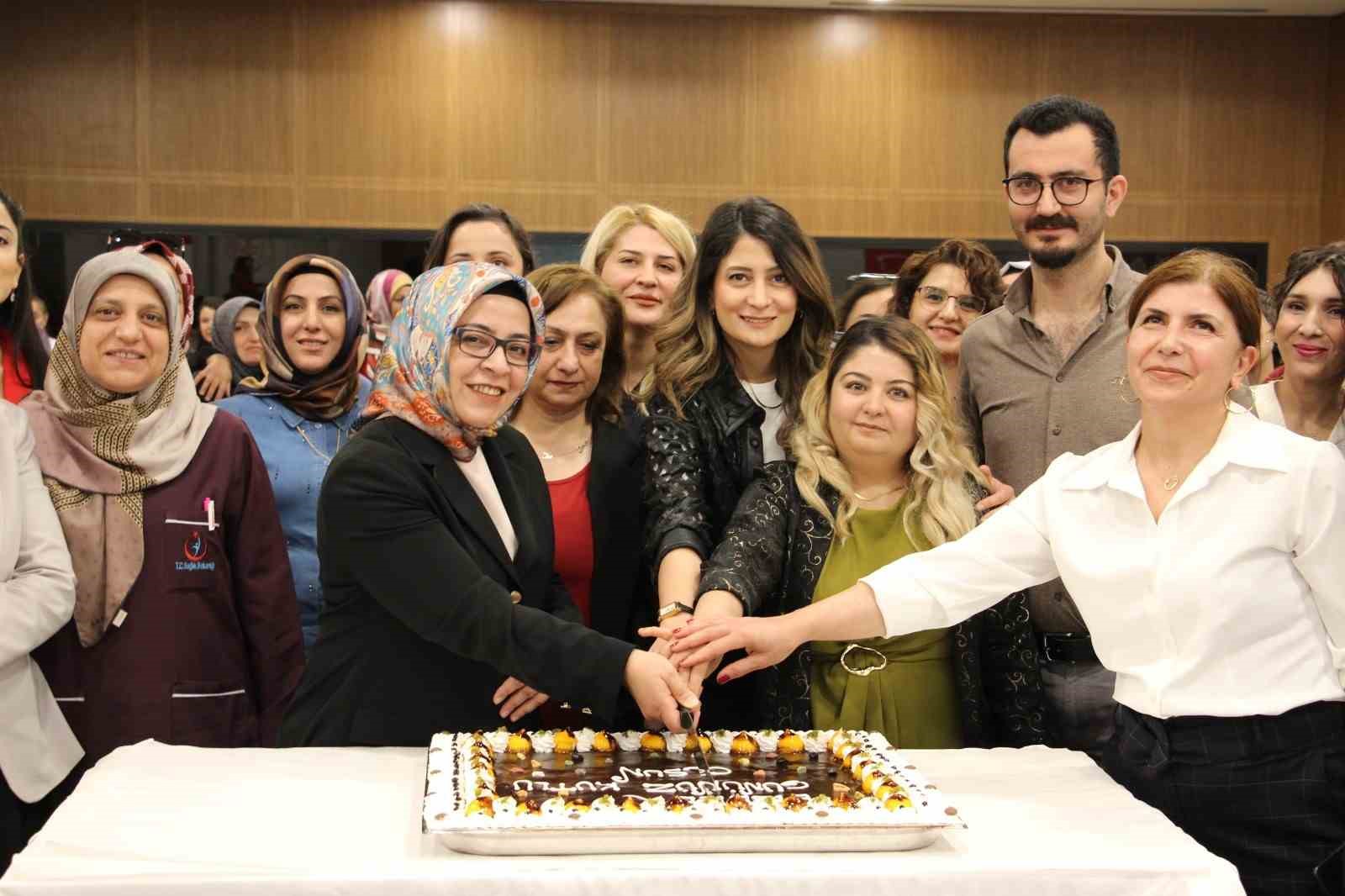 Elazığ’da ’Ebeler Günü’ kutlandı