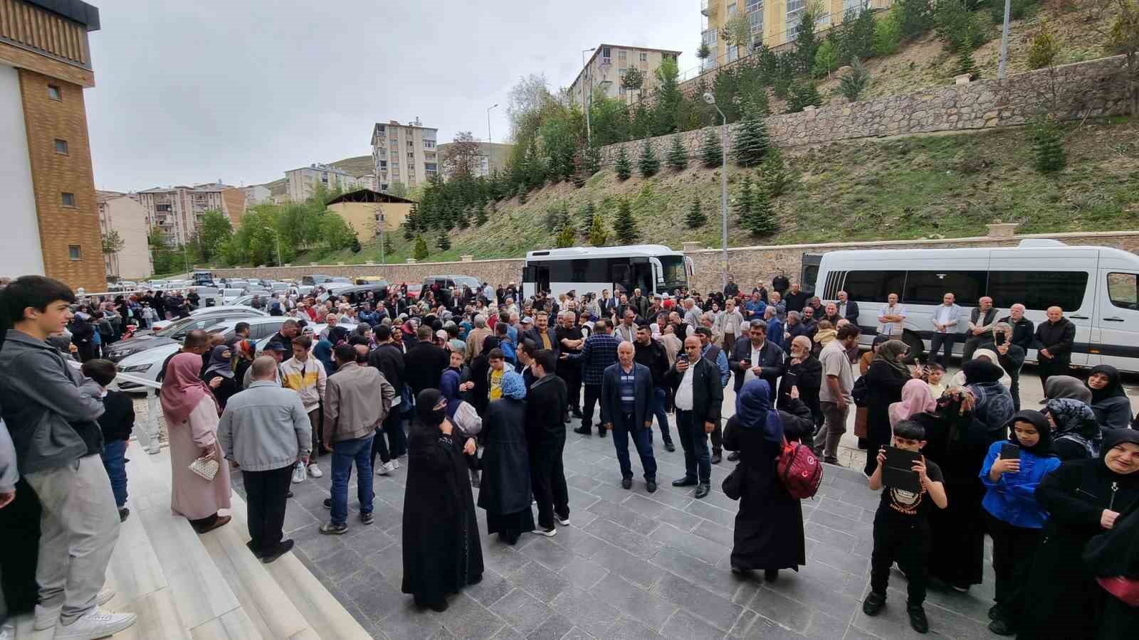 Hacı adayları Bayburt’tan dualarla kutsal topraklara uğurlandı