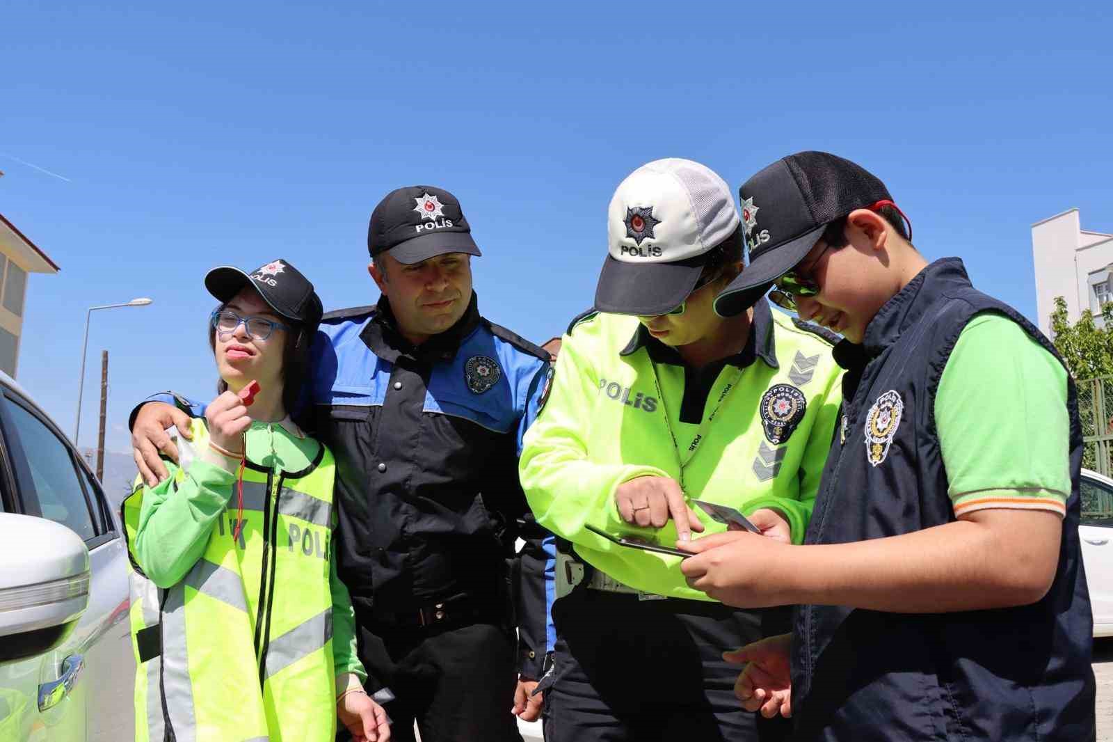 &Ouml;zel &ccedil;ocukların "Polis" olma hayali ger&ccedil;ek oldu

