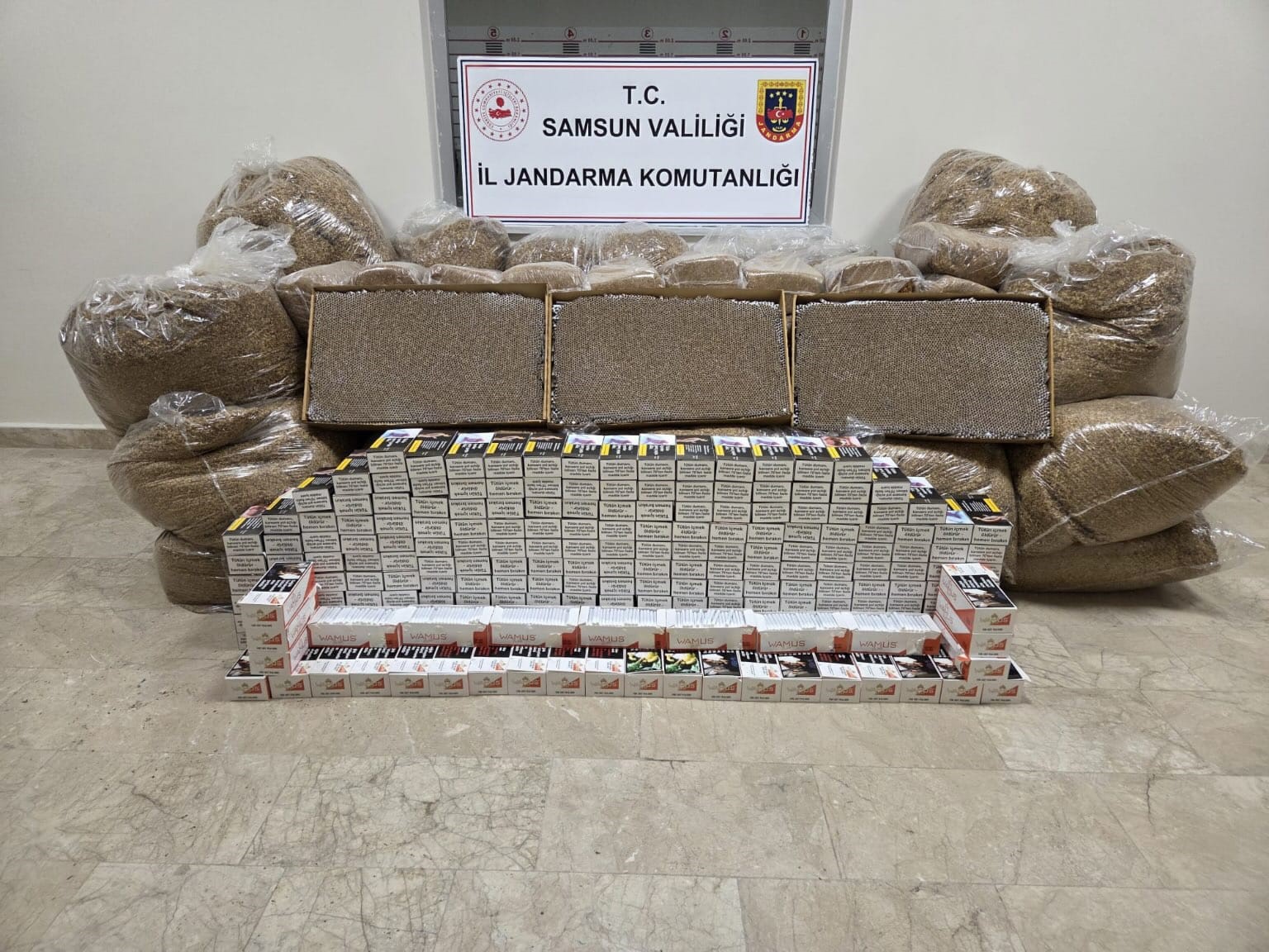 Samsun’da 1 ton kaçak tütün ve 60 bin dolu makaron ele geçirildi