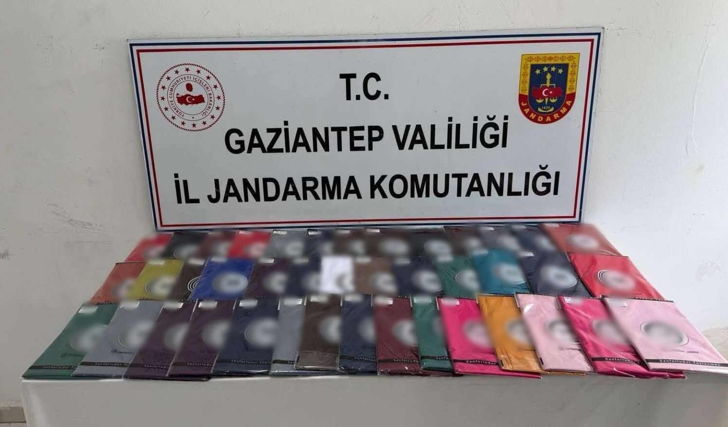 Gaziantep’te 2 milyon TL değerinde sahte ayakkabı ve kıyafet ele geçirildi