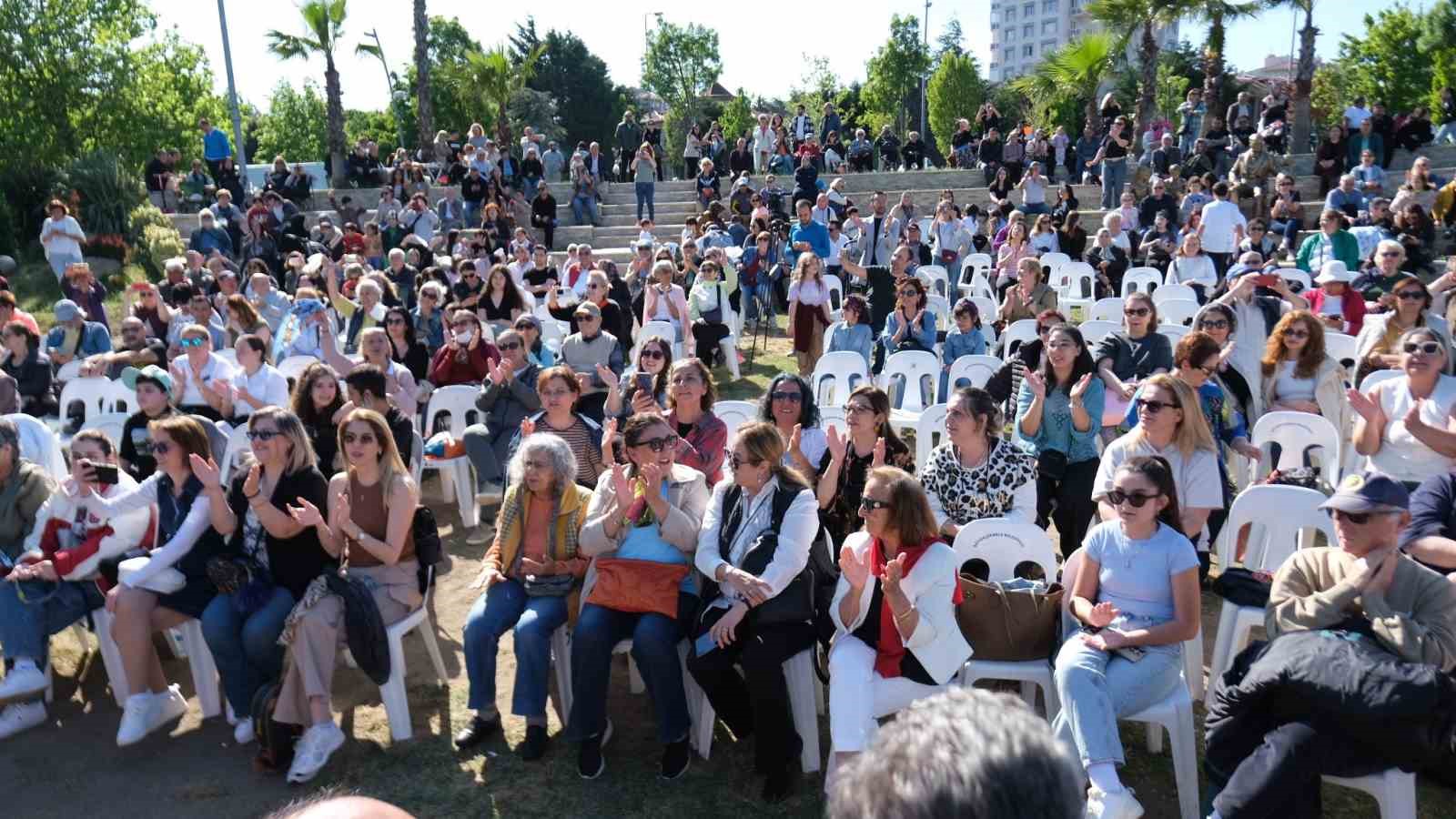 B&uuml;y&uuml;k&ccedil;ekmece&rsquo;de Anneler G&uuml;n&uuml; coşkuyla kutlandı
