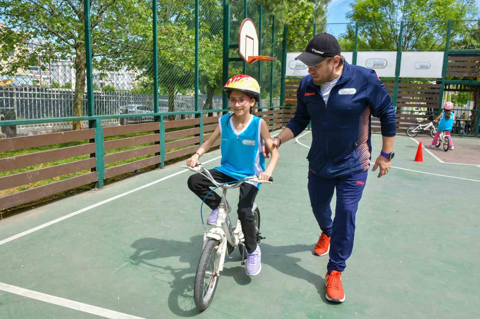 Esenyurt’ta çocuklara ücretsiz bisiklet kursu
