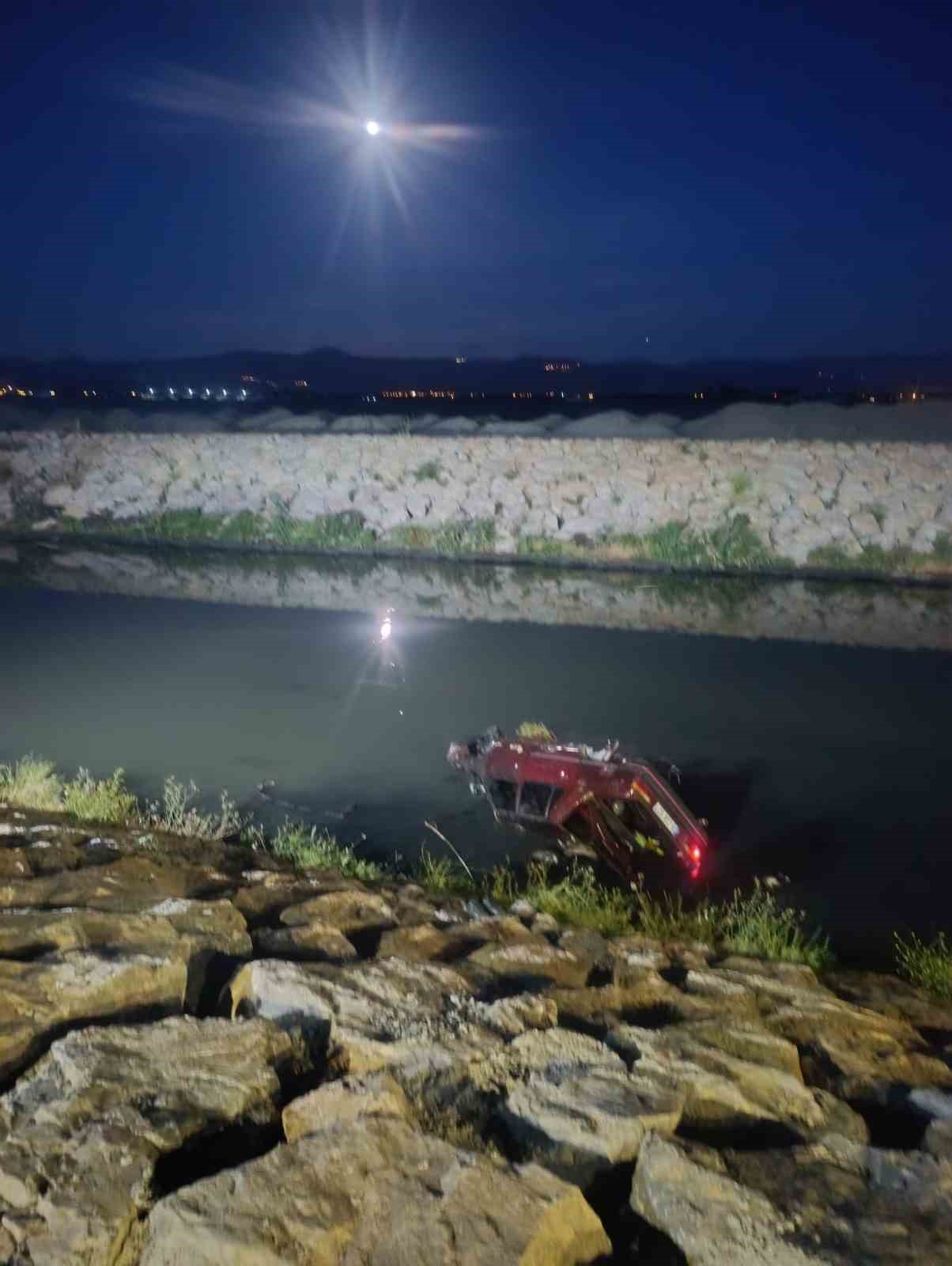 Edremit&rsquo;te otomobil dereye u&ccedil;tu, 1 kişi yaralandı
