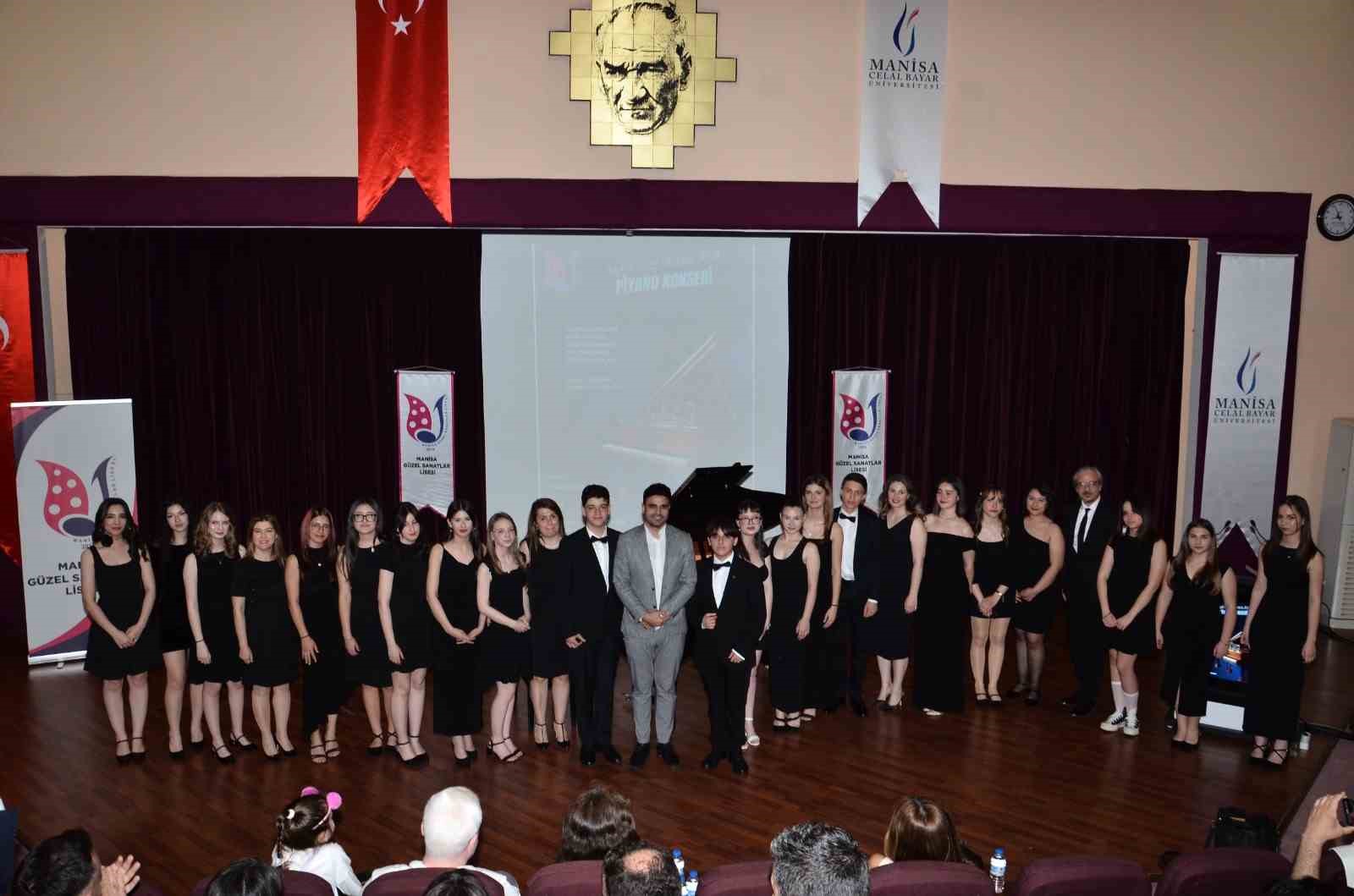 Manisa G&uuml;zel Sanatlar Lisesi&rsquo;nden muhteşem piyano resitali
