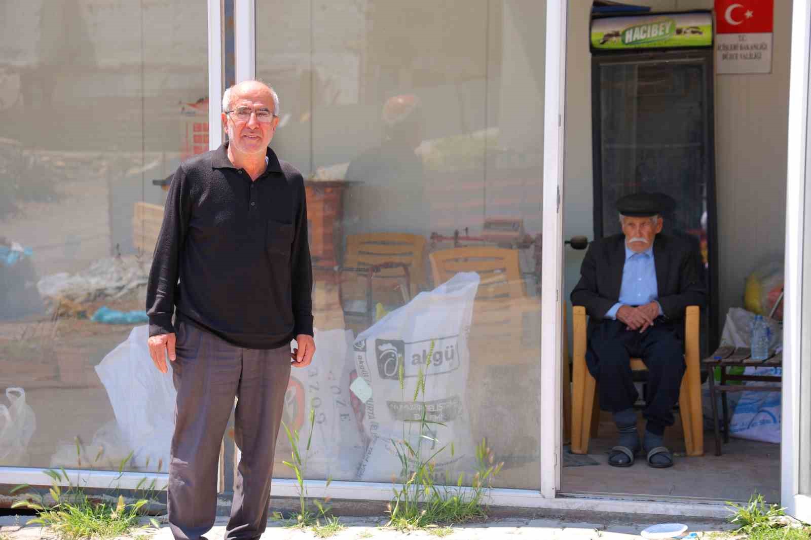 Cumhuriyet’le yaşıt Cemal dede, eski hatıralarını dün gibi anlatıyor