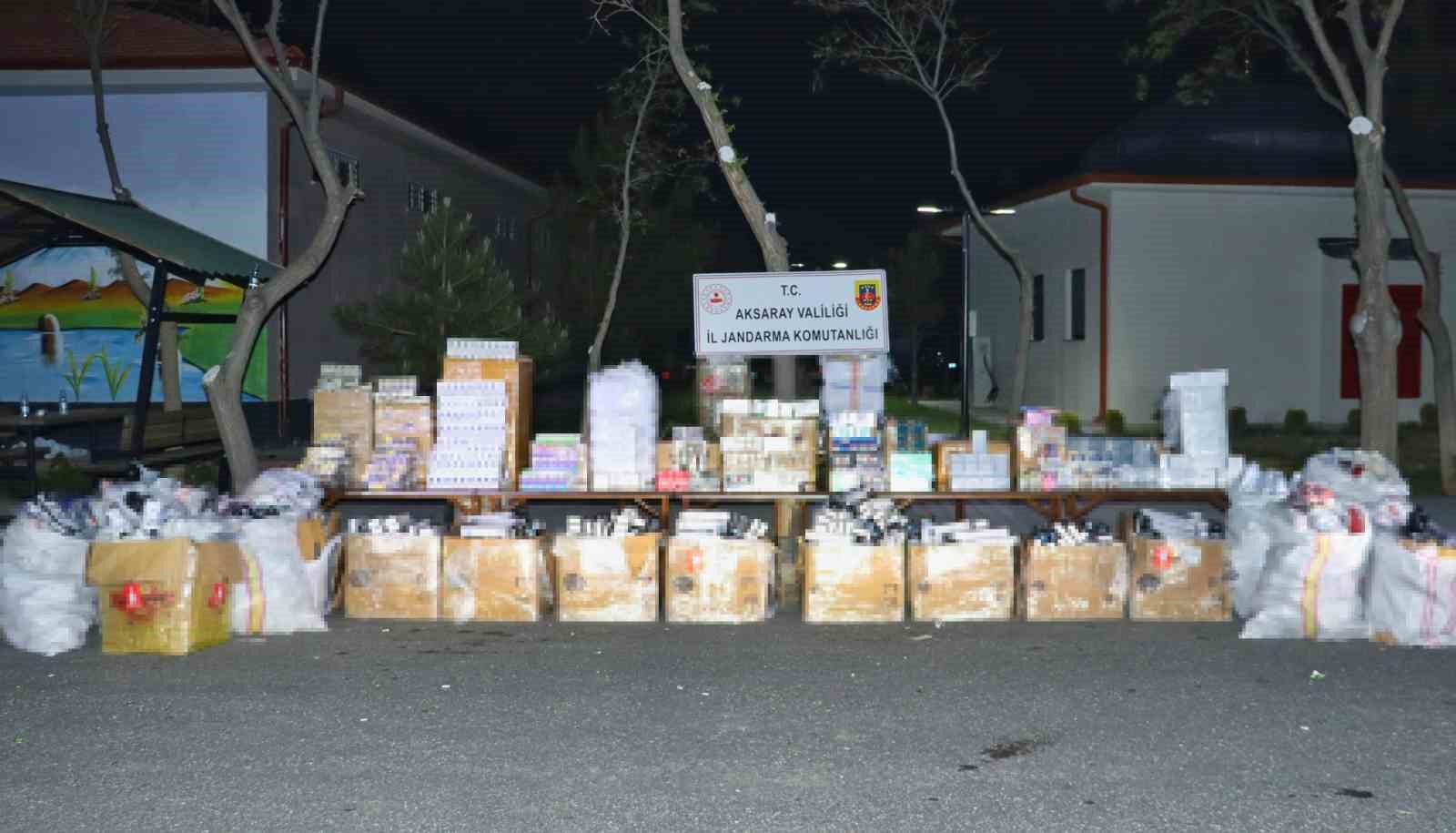 Kargo tırında binlerce kaçan ürün ele geçirildi