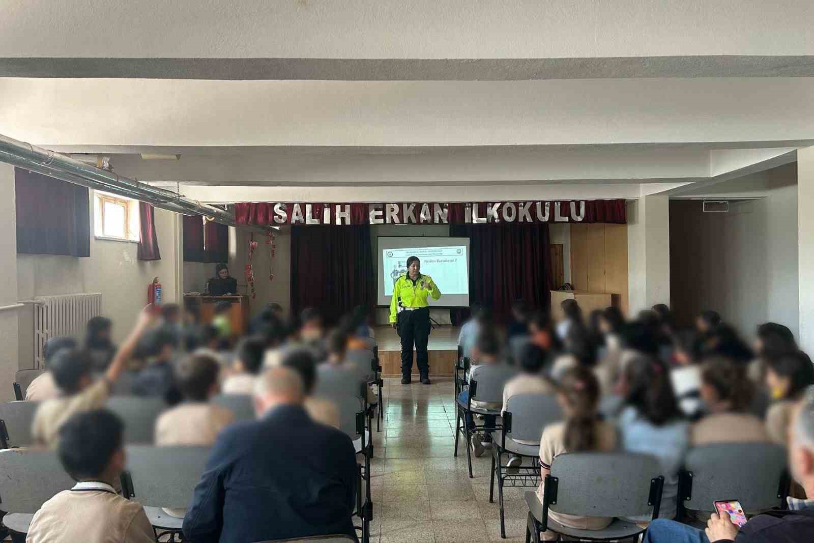 Emniyetten çocuklara suçtan korunma eğitimi