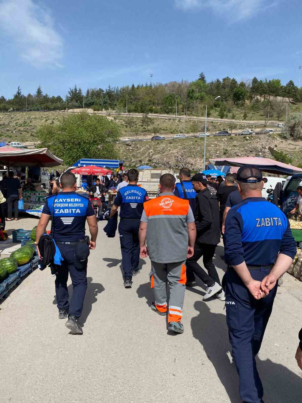 Zabıtadan Bitpazarı&rsquo;na sıkı denetim
