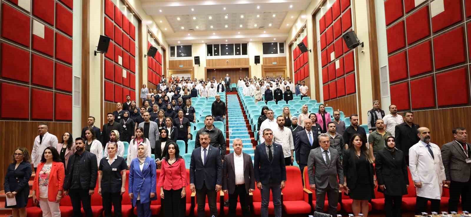 Elazığ’da hemşireler ve ebeler günü kutlandı