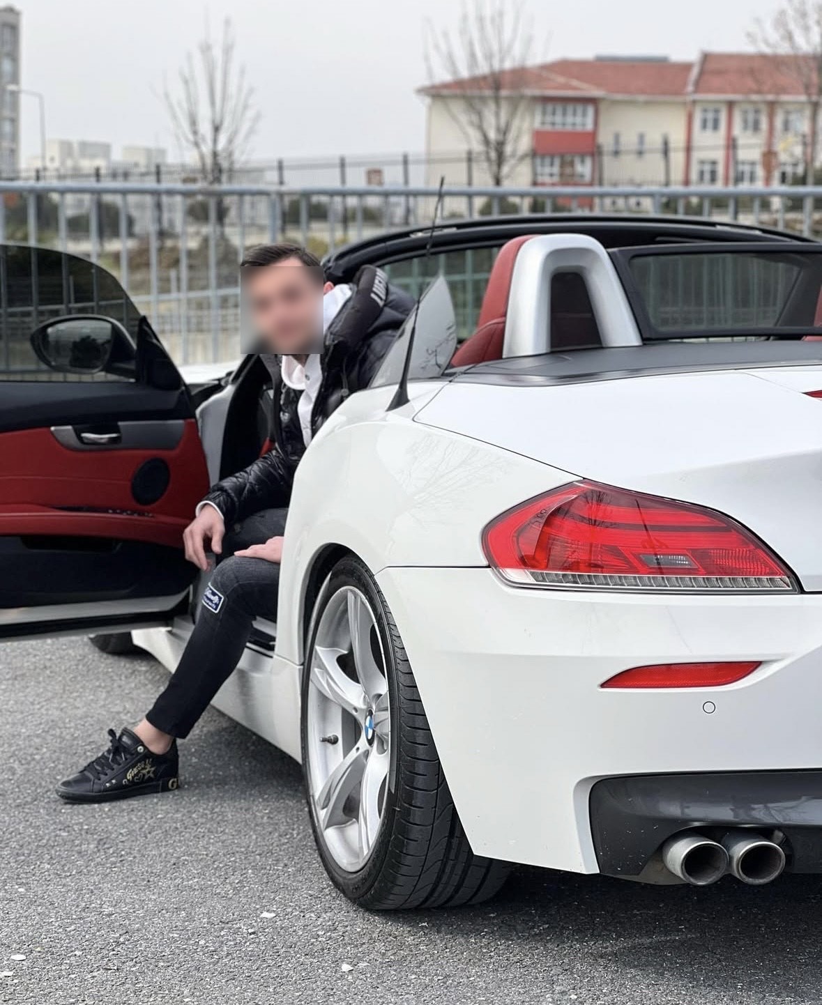 Sosyal medya fenomeninin kardeşini b&ouml;yle ka&ccedil;ırdılar: Fidye olarak d&uuml;kkan istediler
