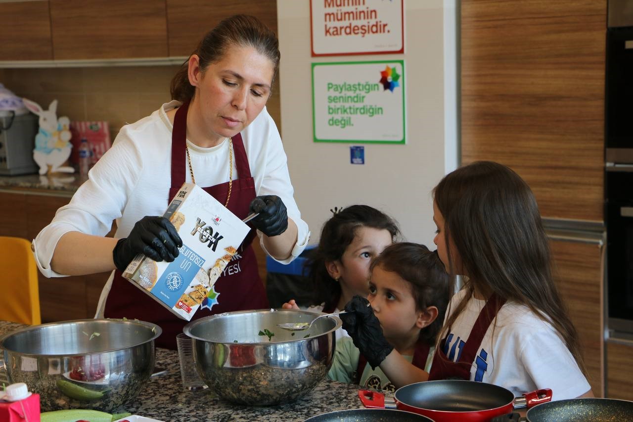 Anneleri ve çocuklar çölyak için farkındalık mesajını ‘glutensiz kreple’ verdi