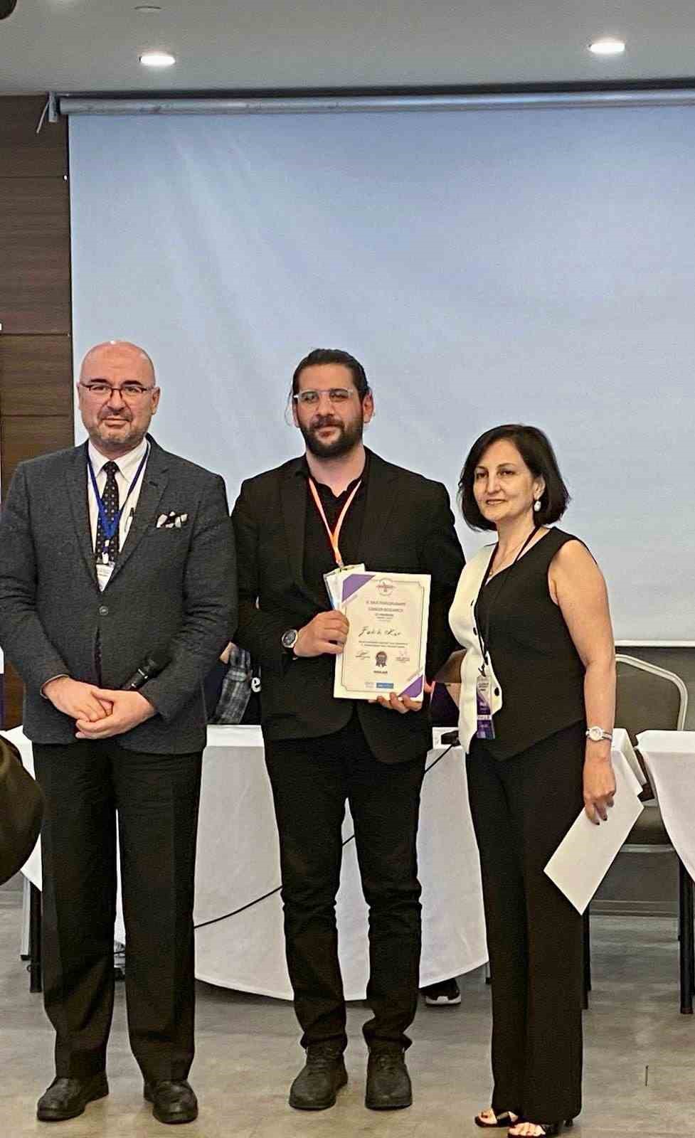 Doç. Dr. Fatih Kar’a "Genç Kanser Araştırmacı Ödülü"